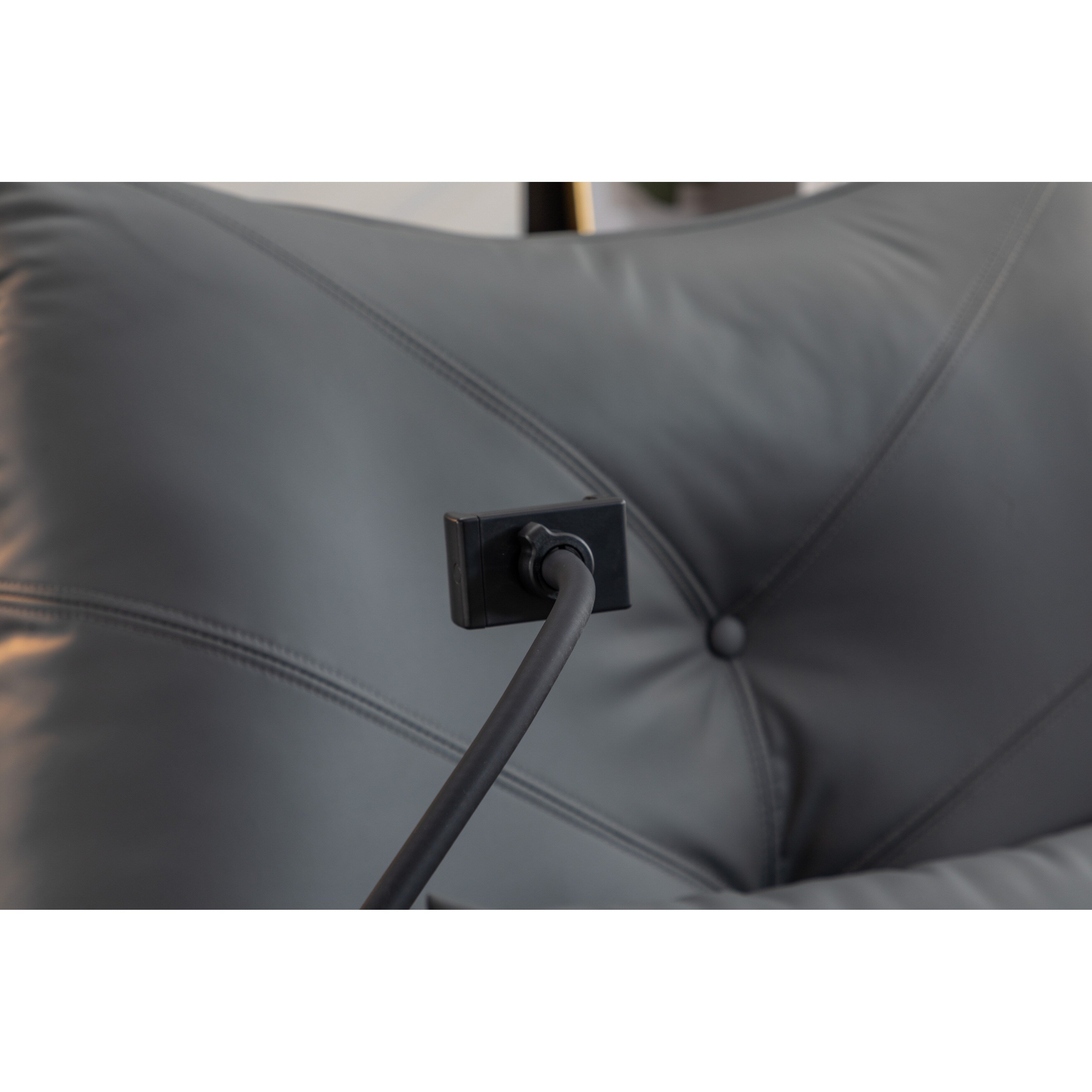 Fauteuil inclinable pivotant et électrique avec haut-parleurs Bluetooth, support de téléphone, ports de chargement USB et Type-C, rangement dissimulé des accoudoirs